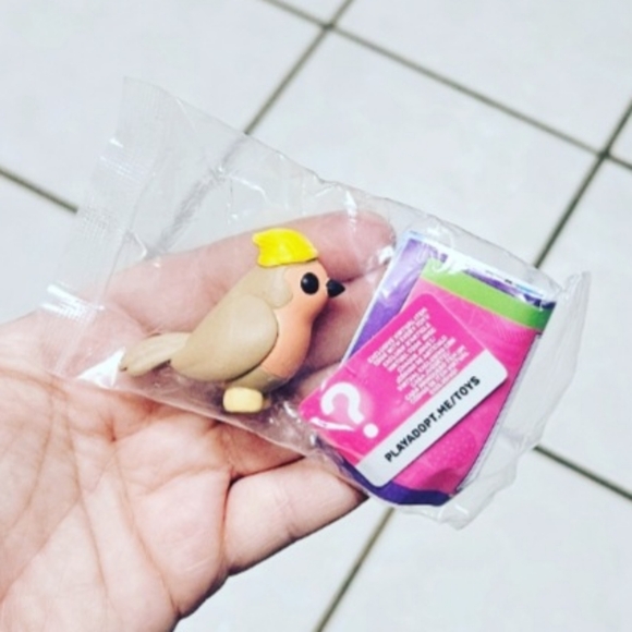 2024 Adopt Me! Mystery Pets Series 3 Common Robin - Picture 4 of 7